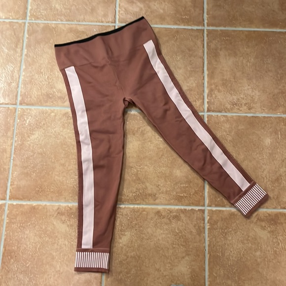 Fabletics Leggings - Picture 4 of 5